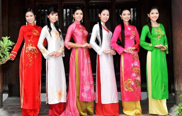 [Image: ao-dai-vietnam.jpg]